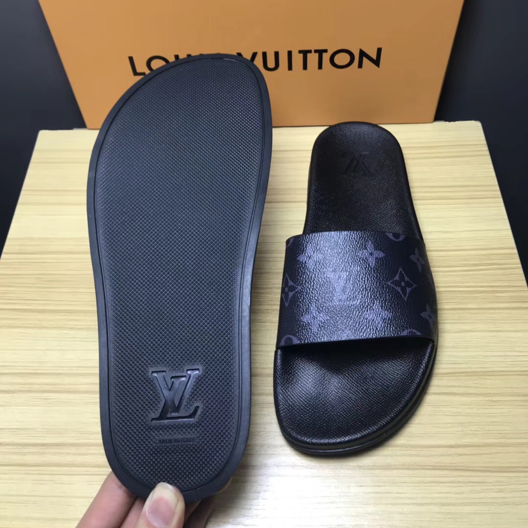 Louis Vuitton Palm Slippers In Balck - FashionPlug