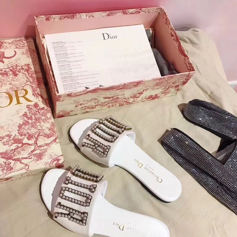 Dior White Slippers - FashionPlug
