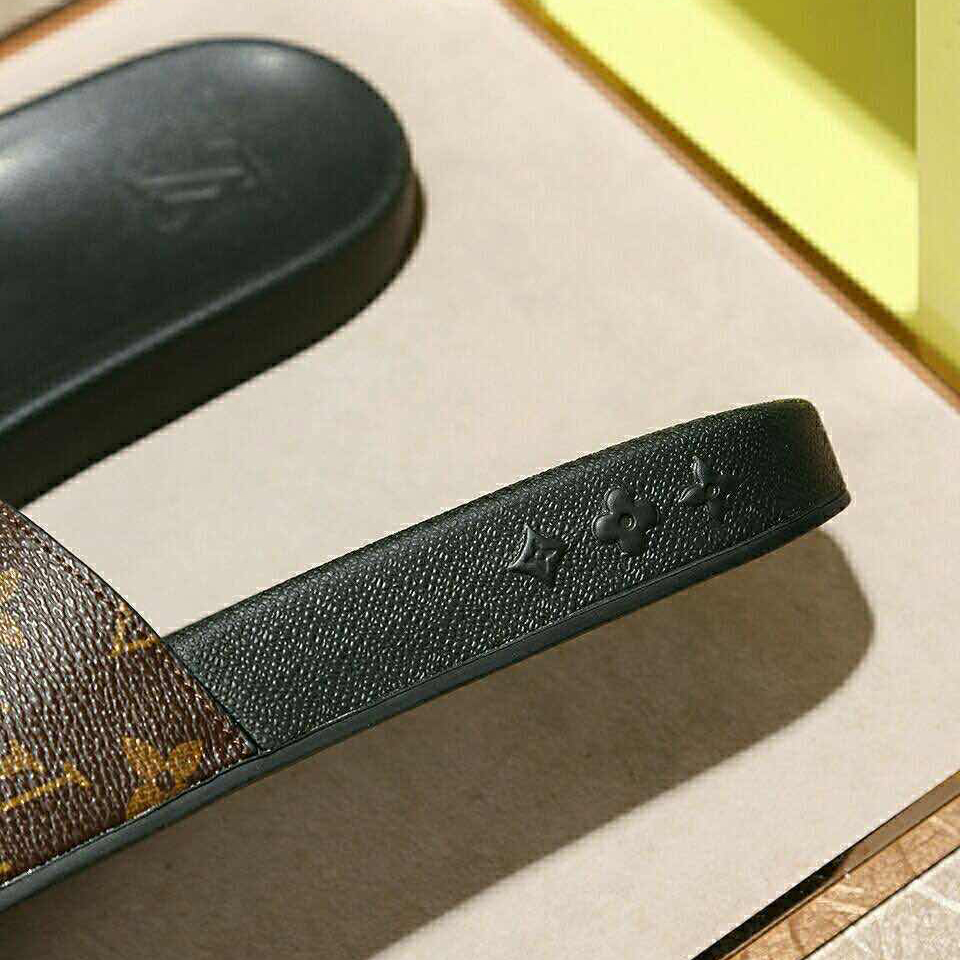 Louis Vuitton Monogram Slippers - FashionPlug