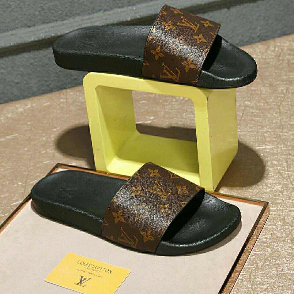 Louis Vuitton Monogram Slippers - FashionPlug