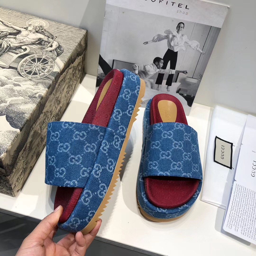 Gucci Women's Original GG Slide Sandal - FashionPlug