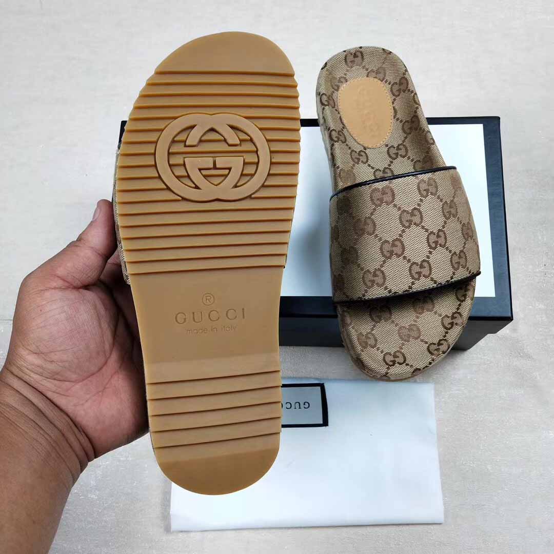 Gucci Men's GG Canvas Slide Sandal - FashionPlug
