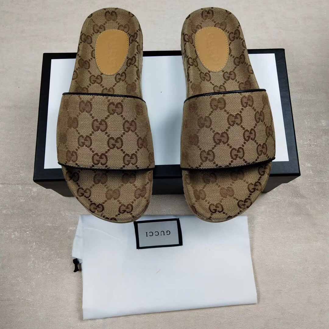 Gucci Men's GG Canvas Slide Sandal - FashionPlug