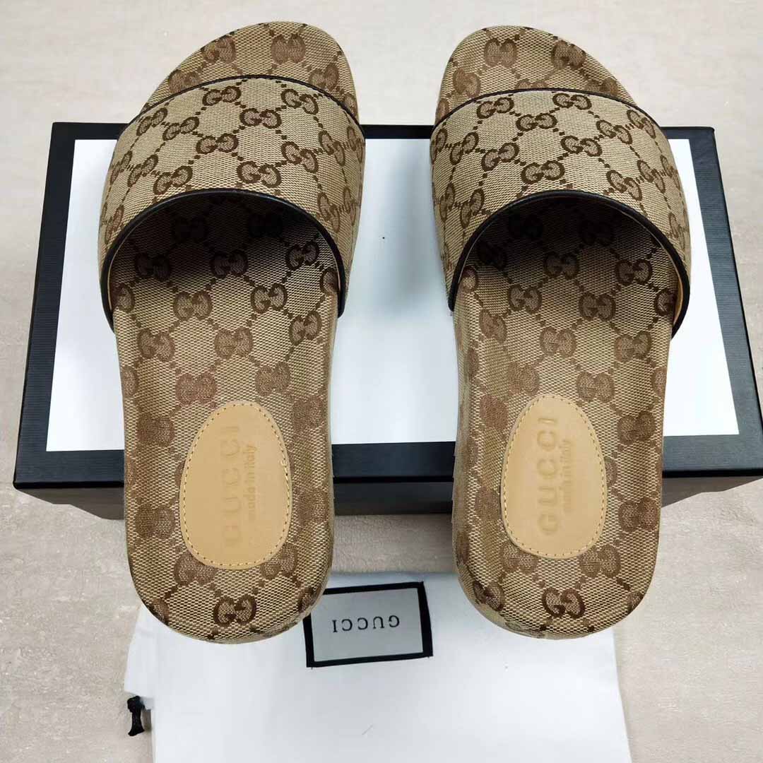 Gucci Men's GG Canvas Slide Sandal - FashionPlug