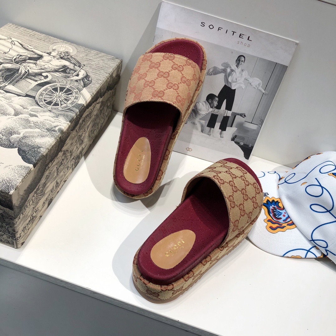 Gucci Women's Original GG Slide Sandal - FashionPlug