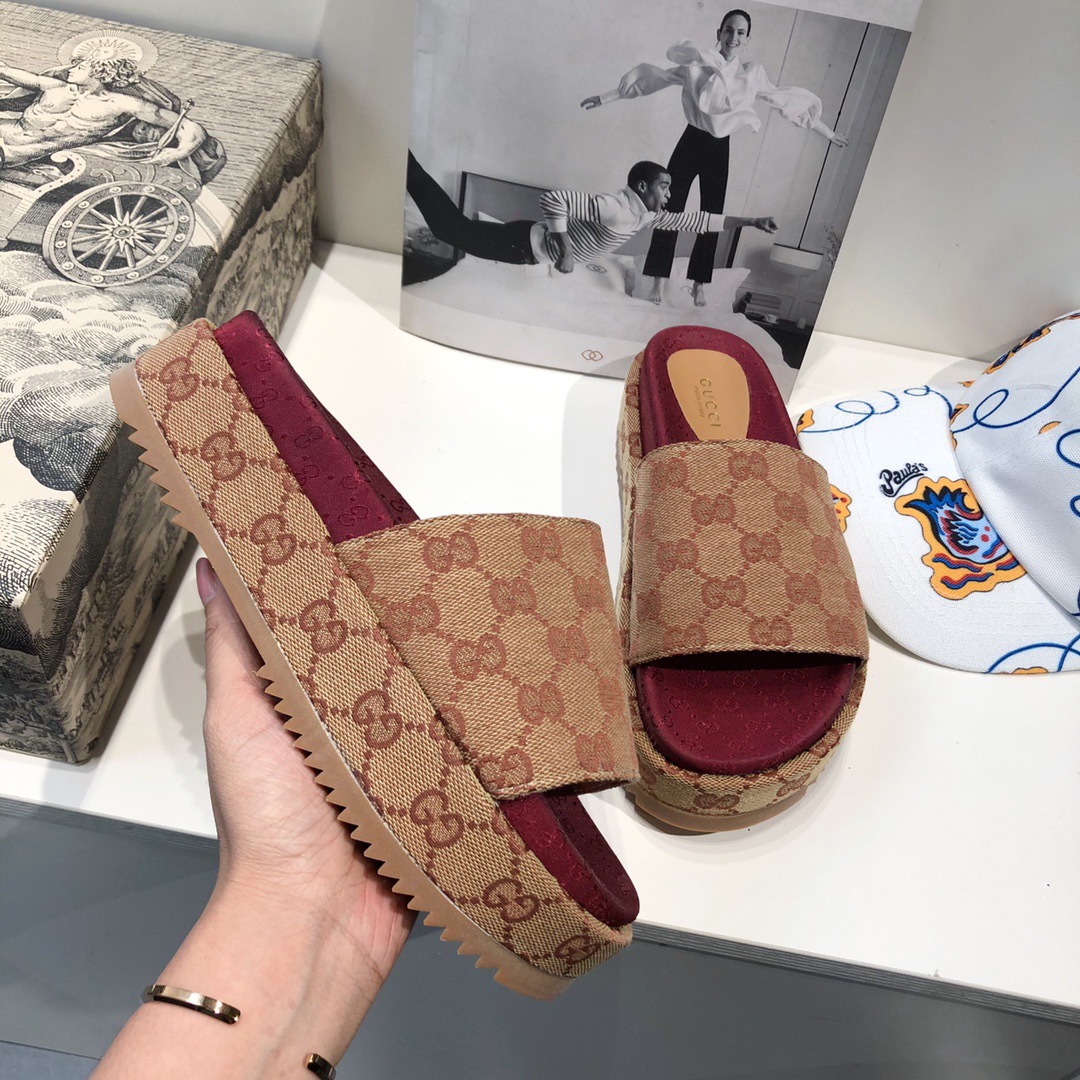 Gucci Women's Original GG Slide Sandal - FashionPlug
