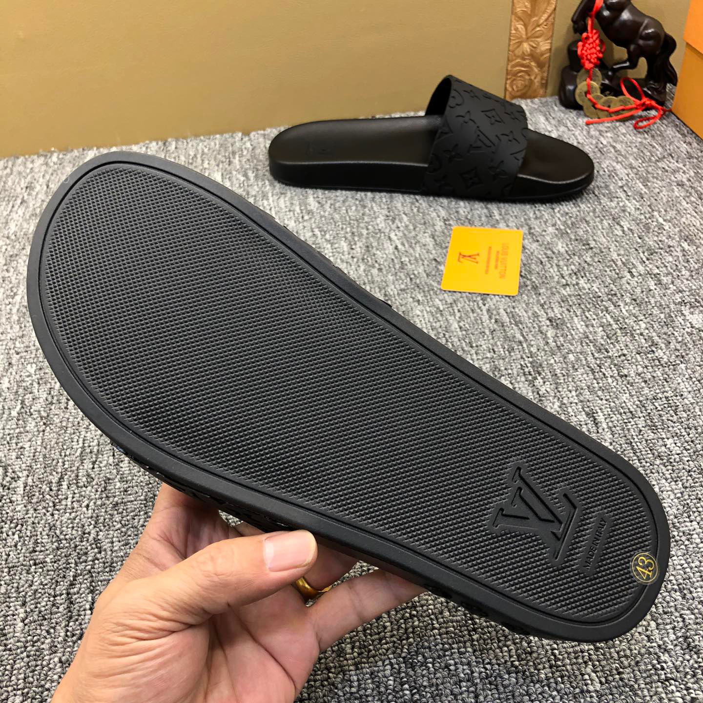 Louis Vuitton Monogram Slippers - FashionPlug