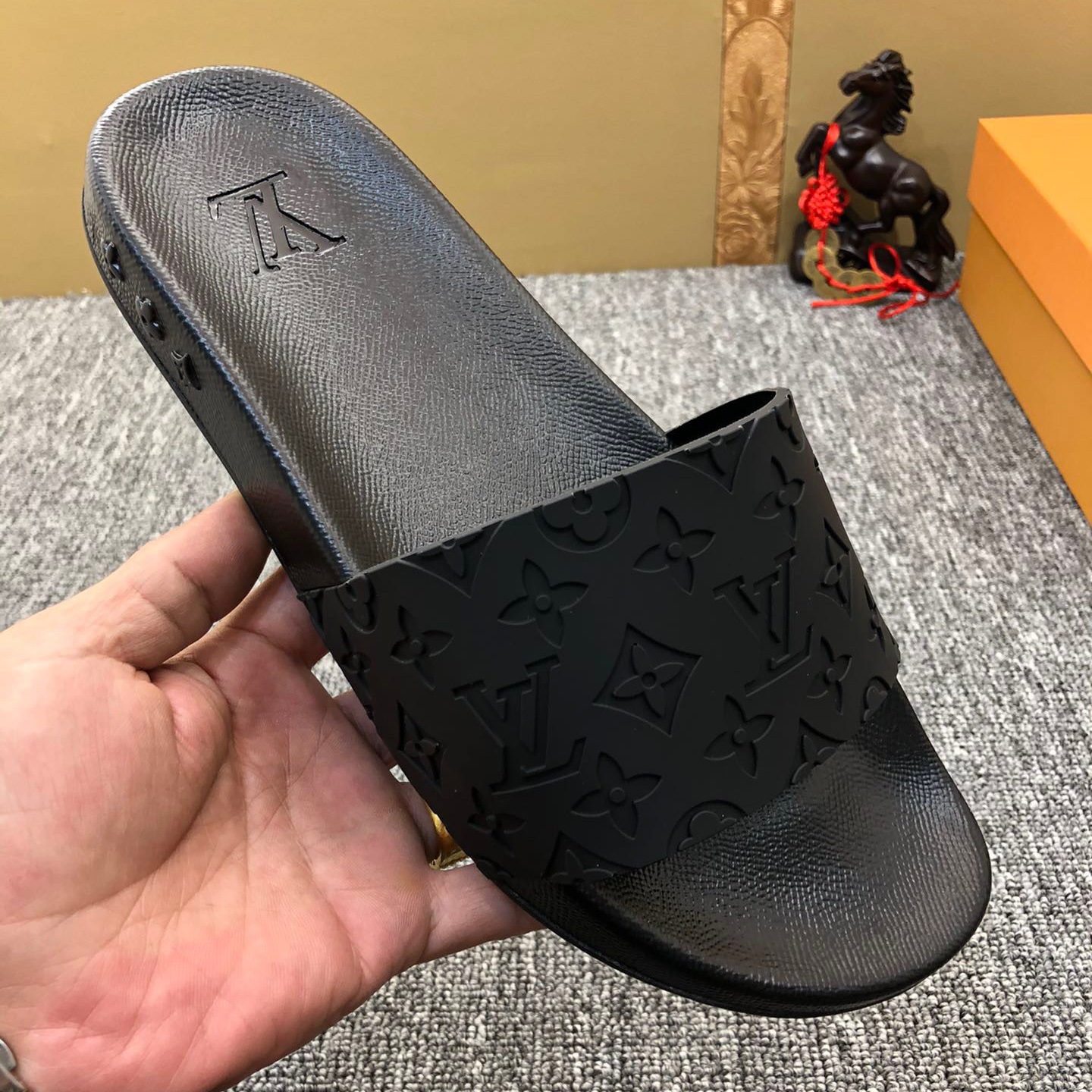 Louis Vuitton Monogram Slippers - FashionPlug