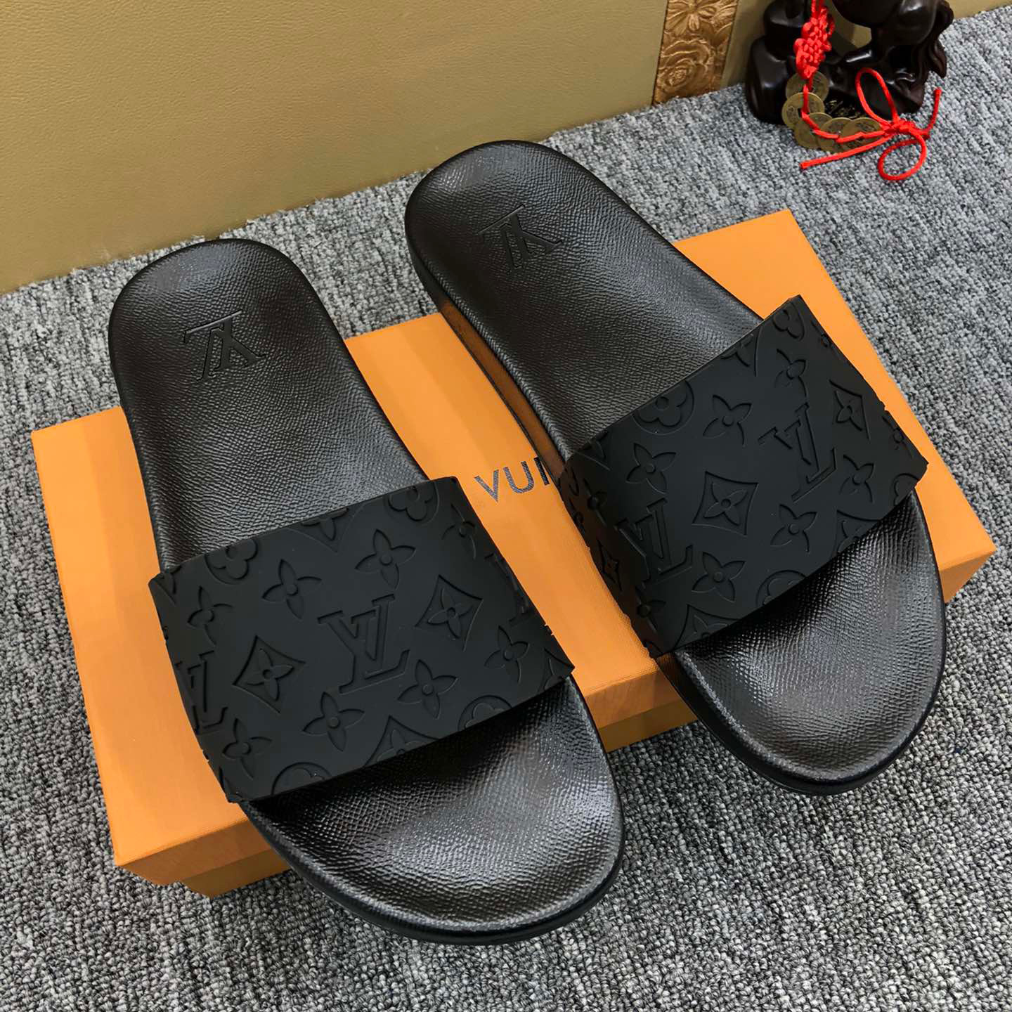 Louis Vuitton Monogram Slippers - FashionPlug