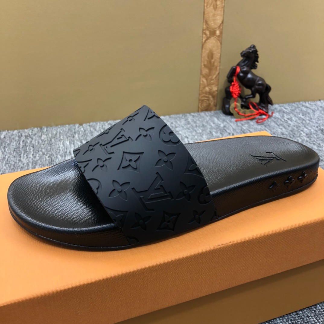 Louis Vuitton Monogram Slippers - FashionPlug