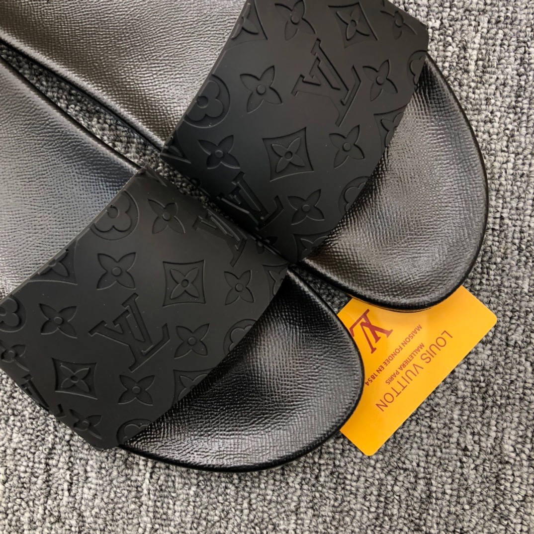 Louis Vuitton Monogram Slippers - FashionPlug