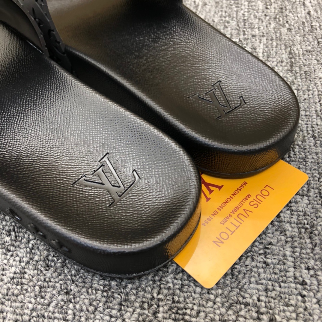 Louis Vuitton Monogram Slippers - FashionPlug