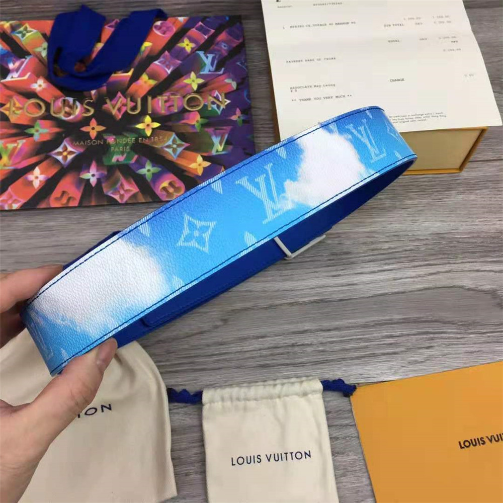 Louis Vuitton LV shape 40mm reversible clouds - FashionPlug