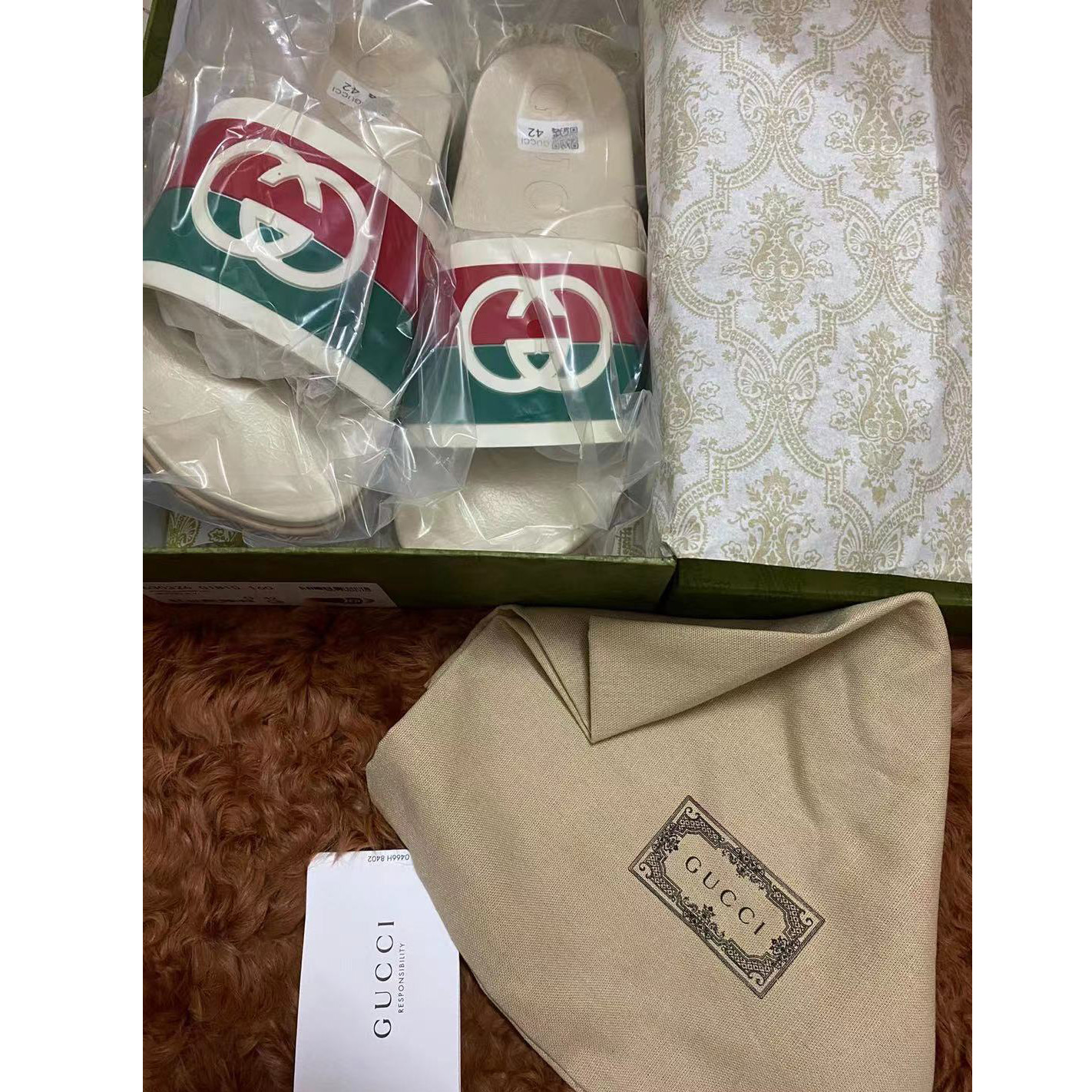 Gucci Men's Interlocking G Slide Sandal - FashionPlug
