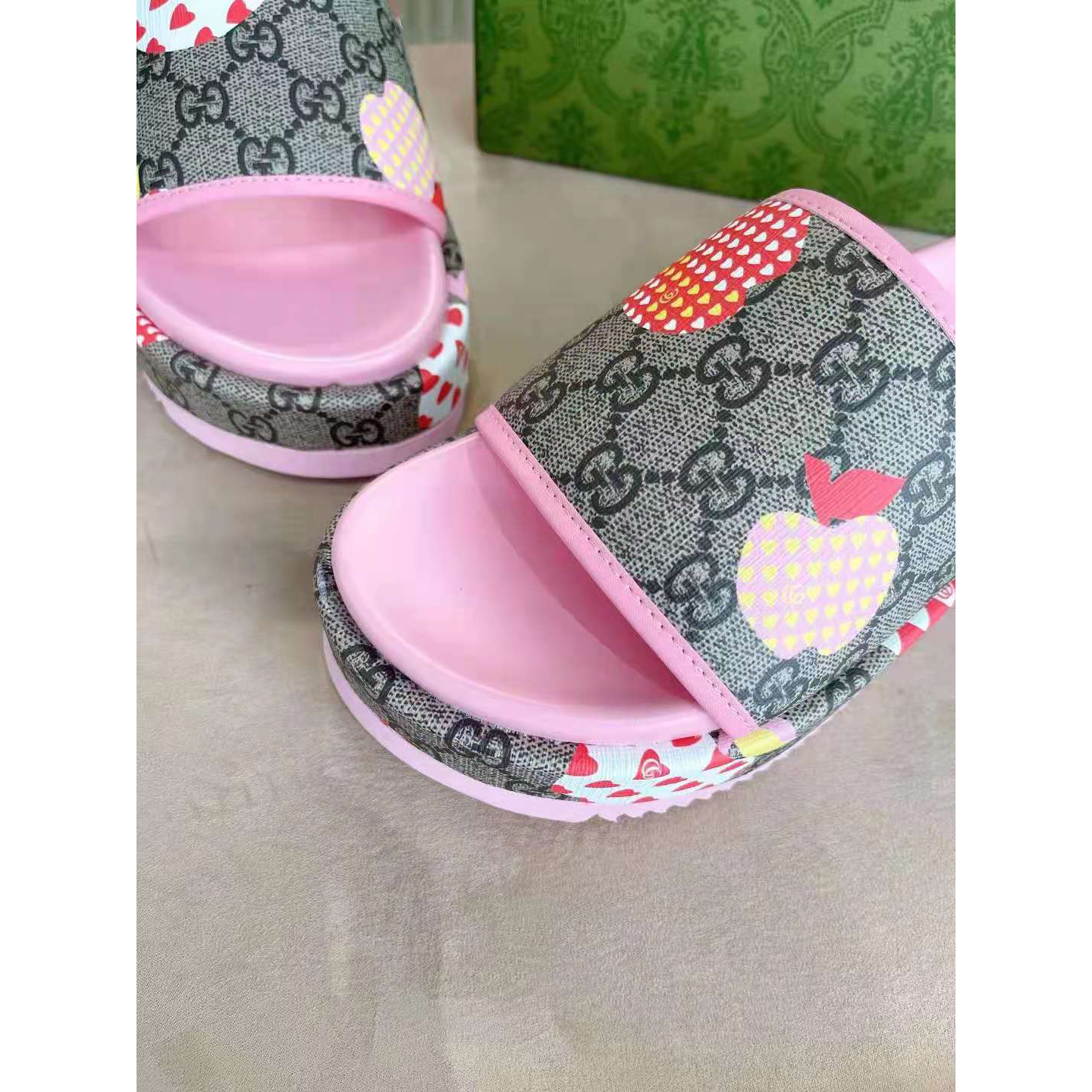 Gucci GG Slides - FashionPlug
