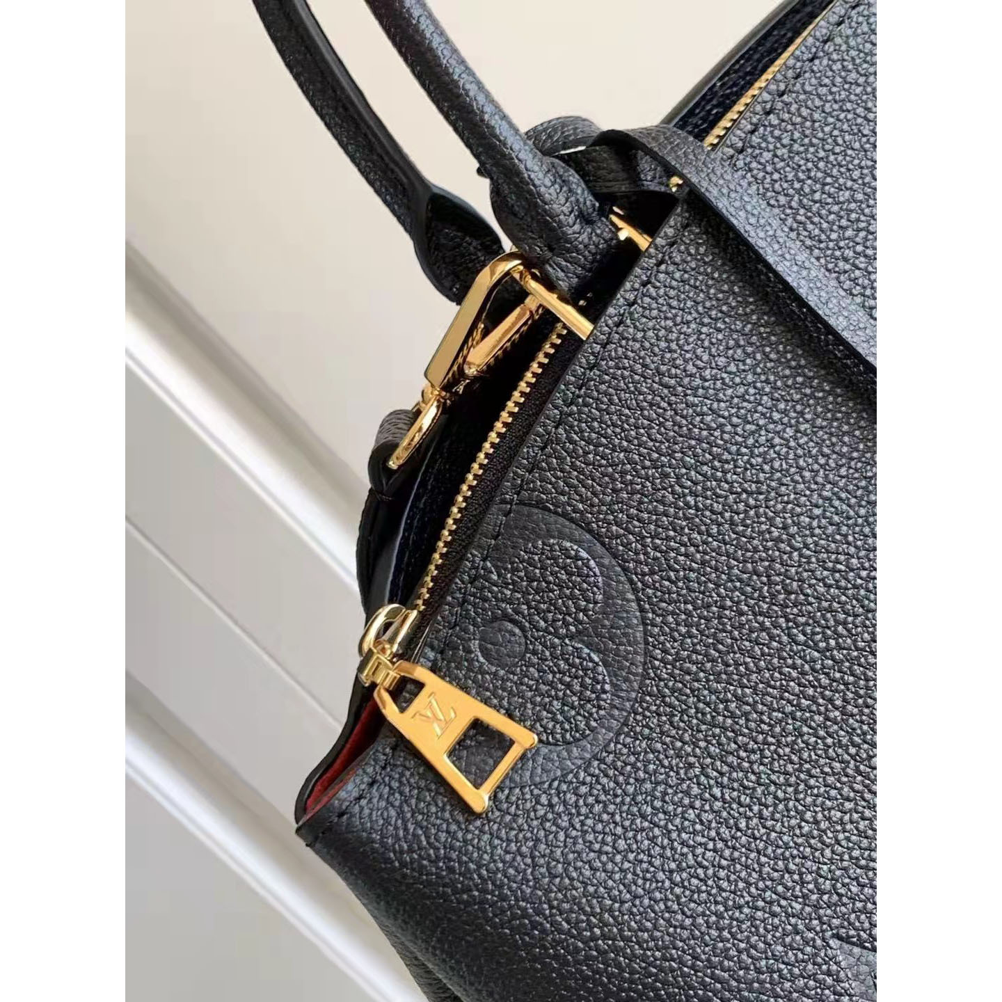 Louis Vuitton Black Monogram Leather Handbag (34-24-15CM) - FashionPlug