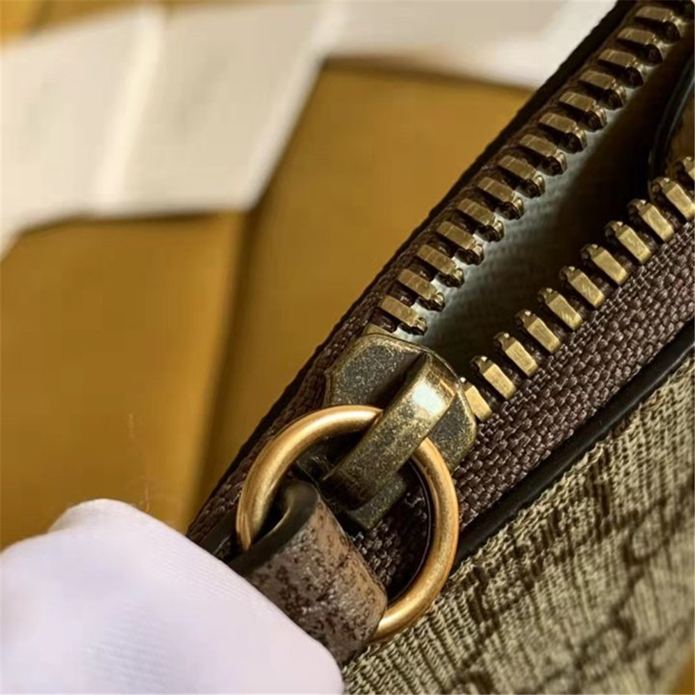 Gucci  GG Clutch Bag (30.5-21-1.5cm) - FashionPlug