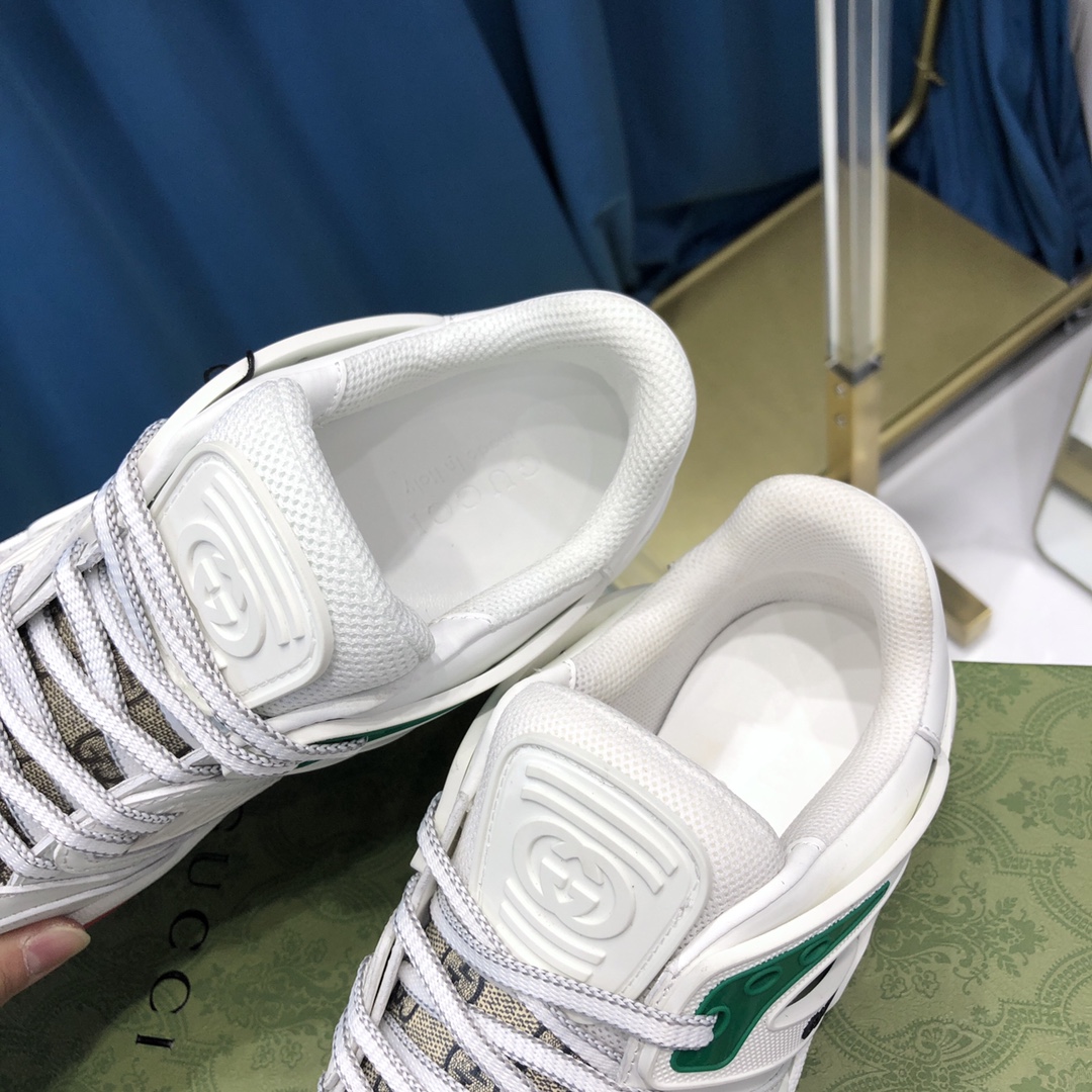 Gucci  Men's Gucci  Basket sneaker with lnterlocking G  - FashionPlug