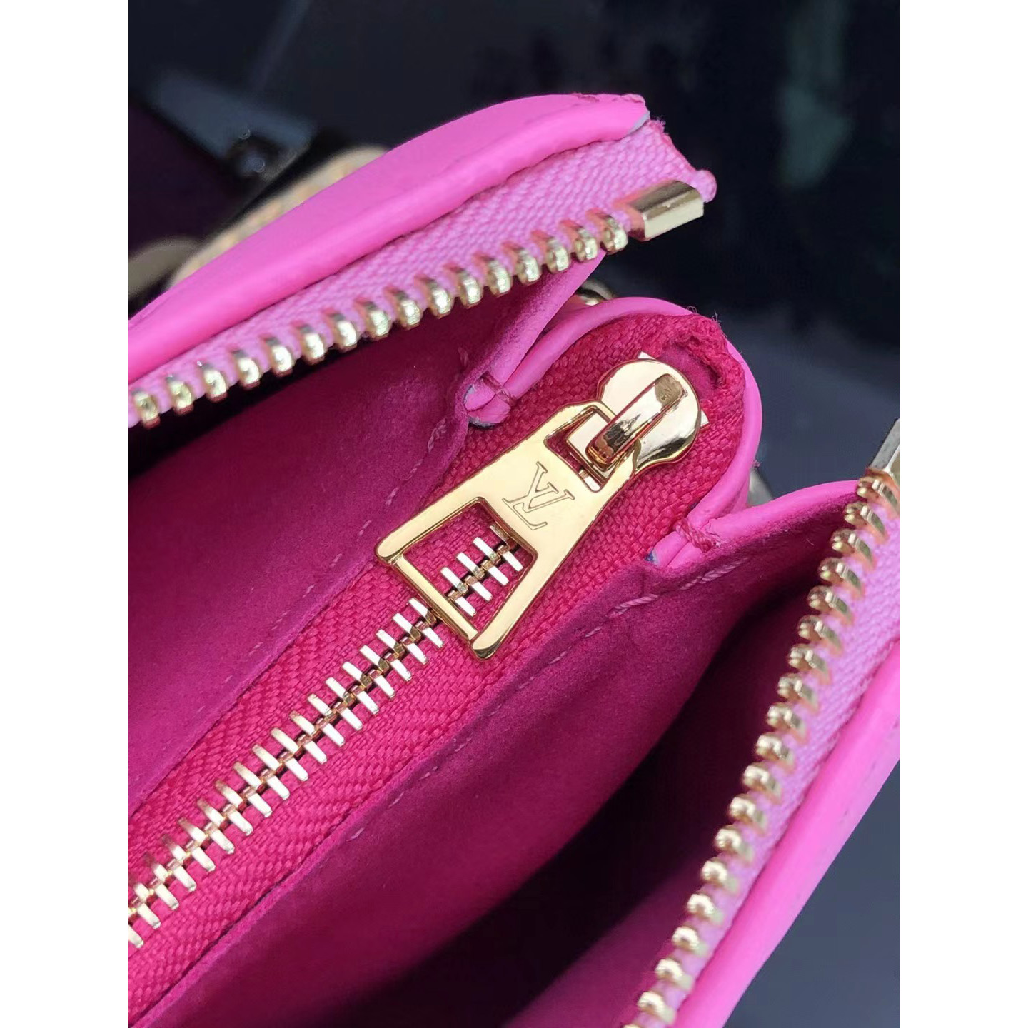 Louis Vuitton  Handbag （20 x 16 x 12cm） - FashionPlug