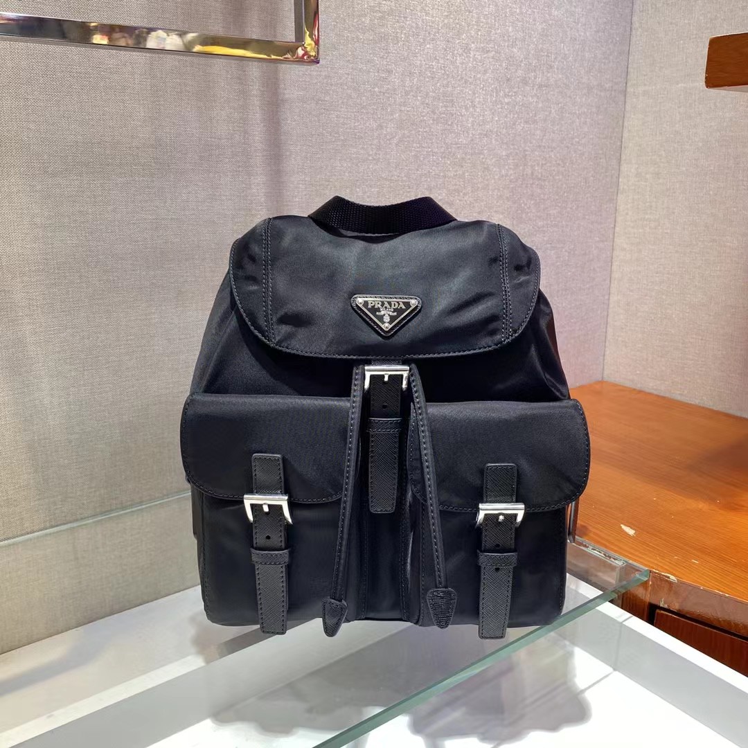 Prada Logo Plaque Backpack(23.5-28-12cm) - FashionPlug
