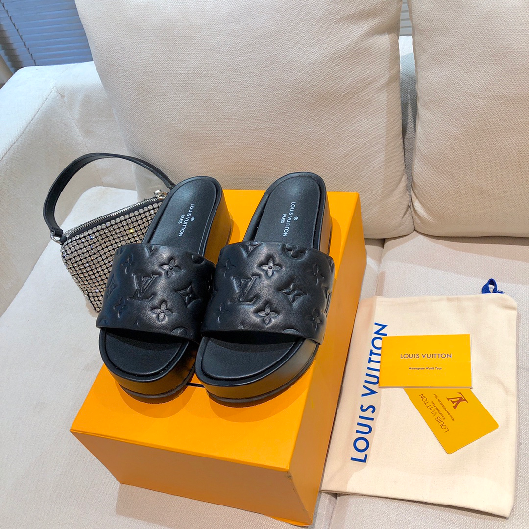 Louis Vuitton Slides - FashionPlug