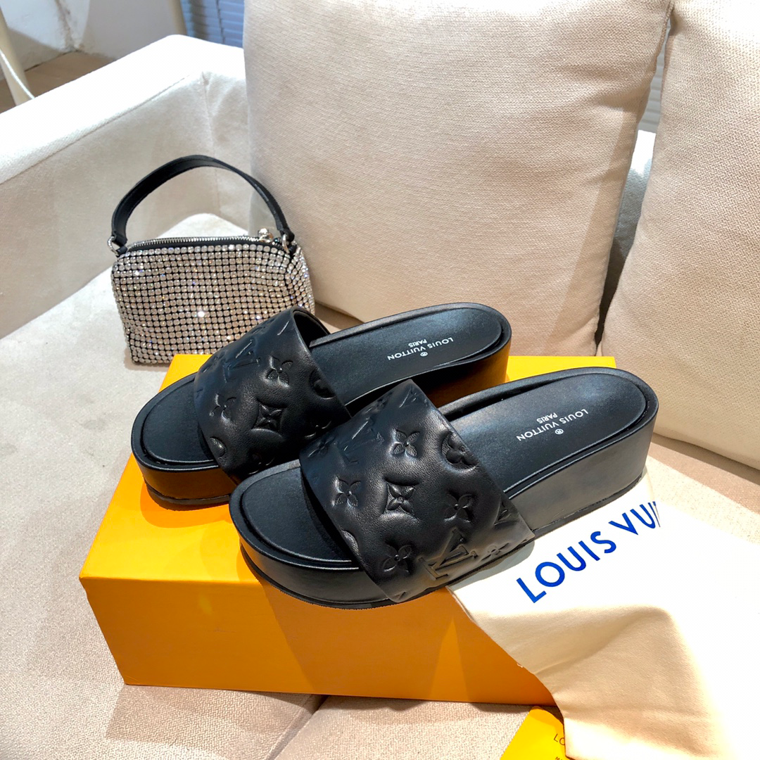 Louis Vuitton Slides - FashionPlug