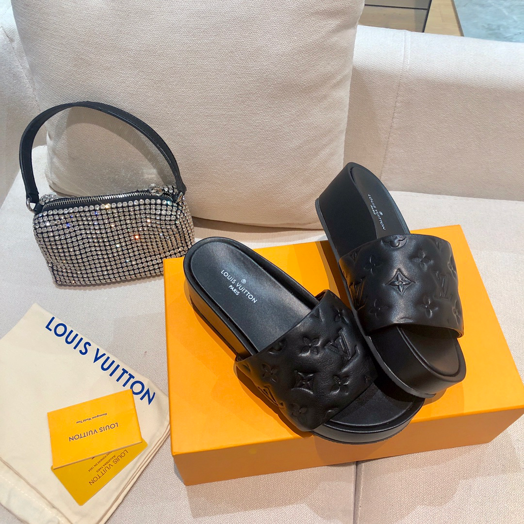 Louis Vuitton Slides - FashionPlug