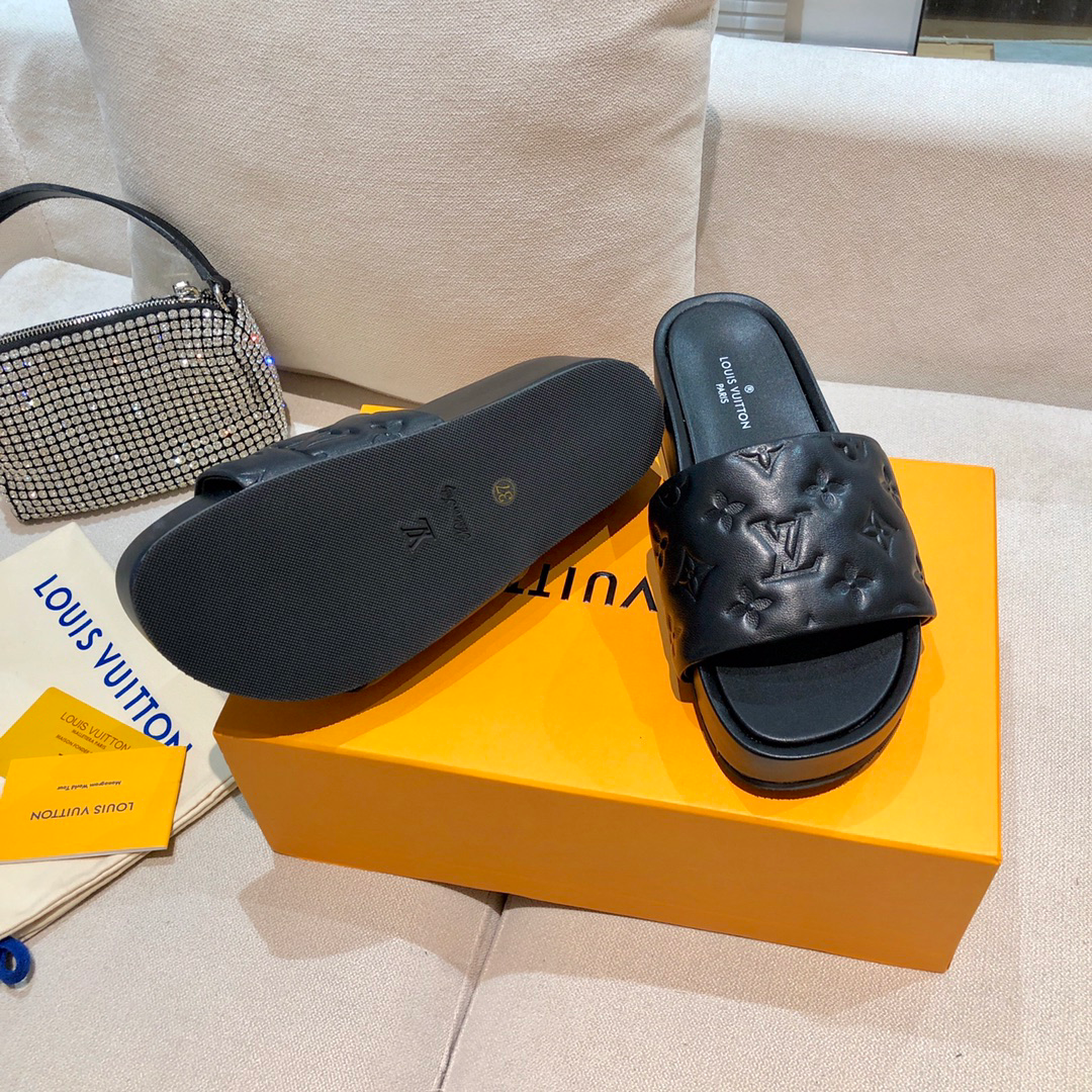 Louis Vuitton Slides - FashionPlug