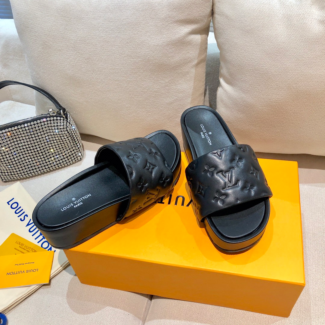 Louis Vuitton Slides - FashionPlug