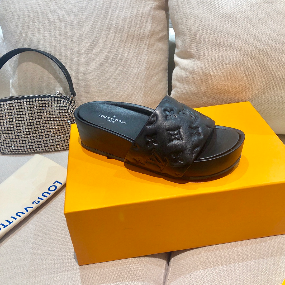 Louis Vuitton Slides - FashionPlug