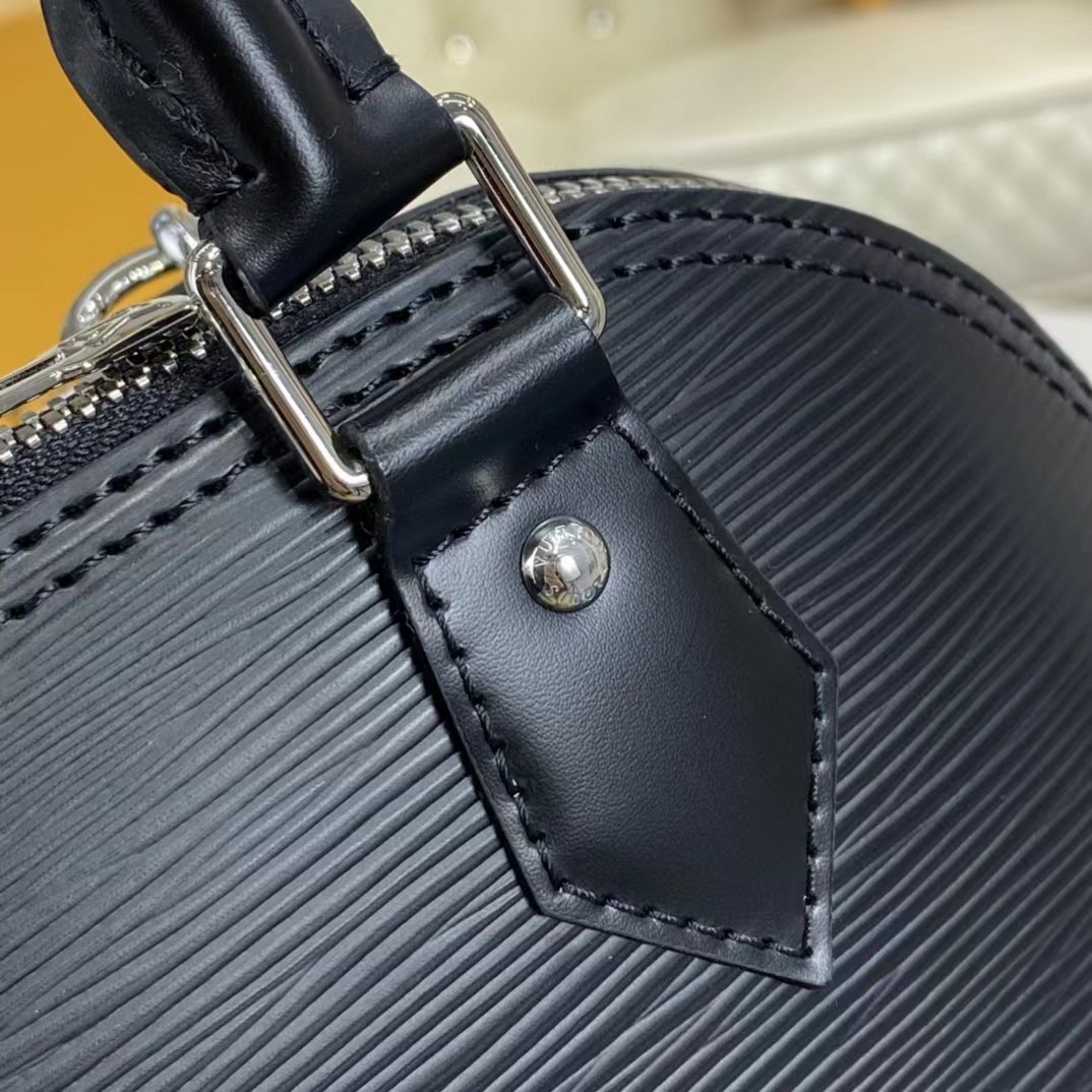 Louis Vuitton  Black Shoulder Bag （23.5-17.5-11.5CM） - FashionPlug