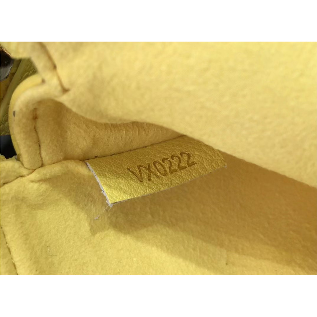 Louis Vuitton  Mini Pochette Accessoires  Clutch Bag（15.5 x 10.5 x 4cm） - FashionPlug