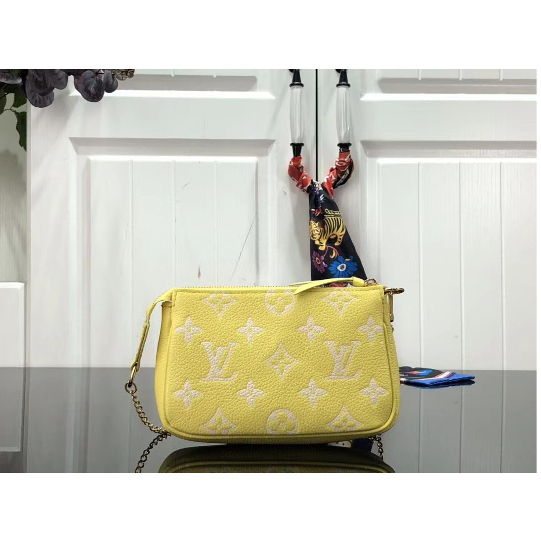 Louis Vuitton  Mini Pochette Accessoires  Clutch Bag（15.5 x 10.5 x 4cm） - FashionPlug
