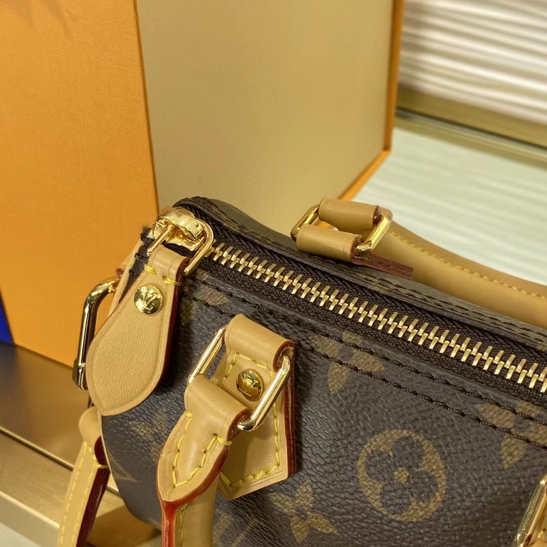 Louis Vuitton Black Monogram Leather Handbag （16-10.5-7CM） - FashionPlug