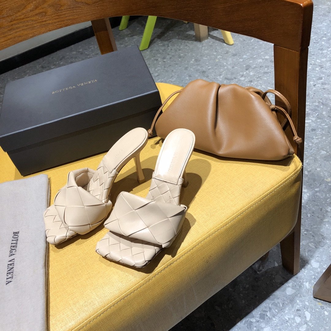Bottega Veneta Padded Leather Sandals - FashionPlug