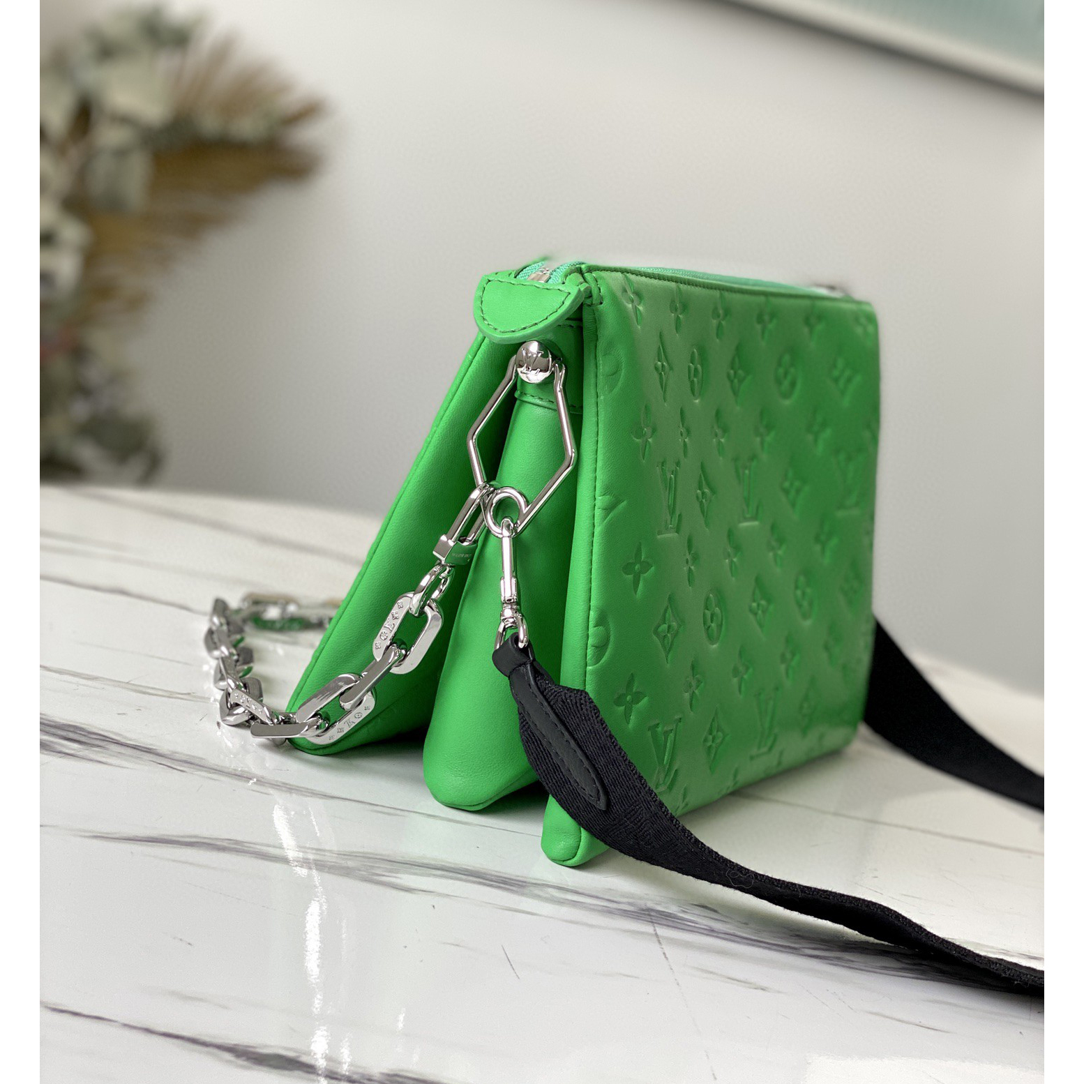 Louis Vuitton  Handbag （26*20*12cm） - FashionPlug