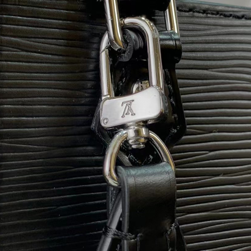 Louis Vuitton Petit Sac Plat Handbag （14-17-5cm） - FashionPlug
