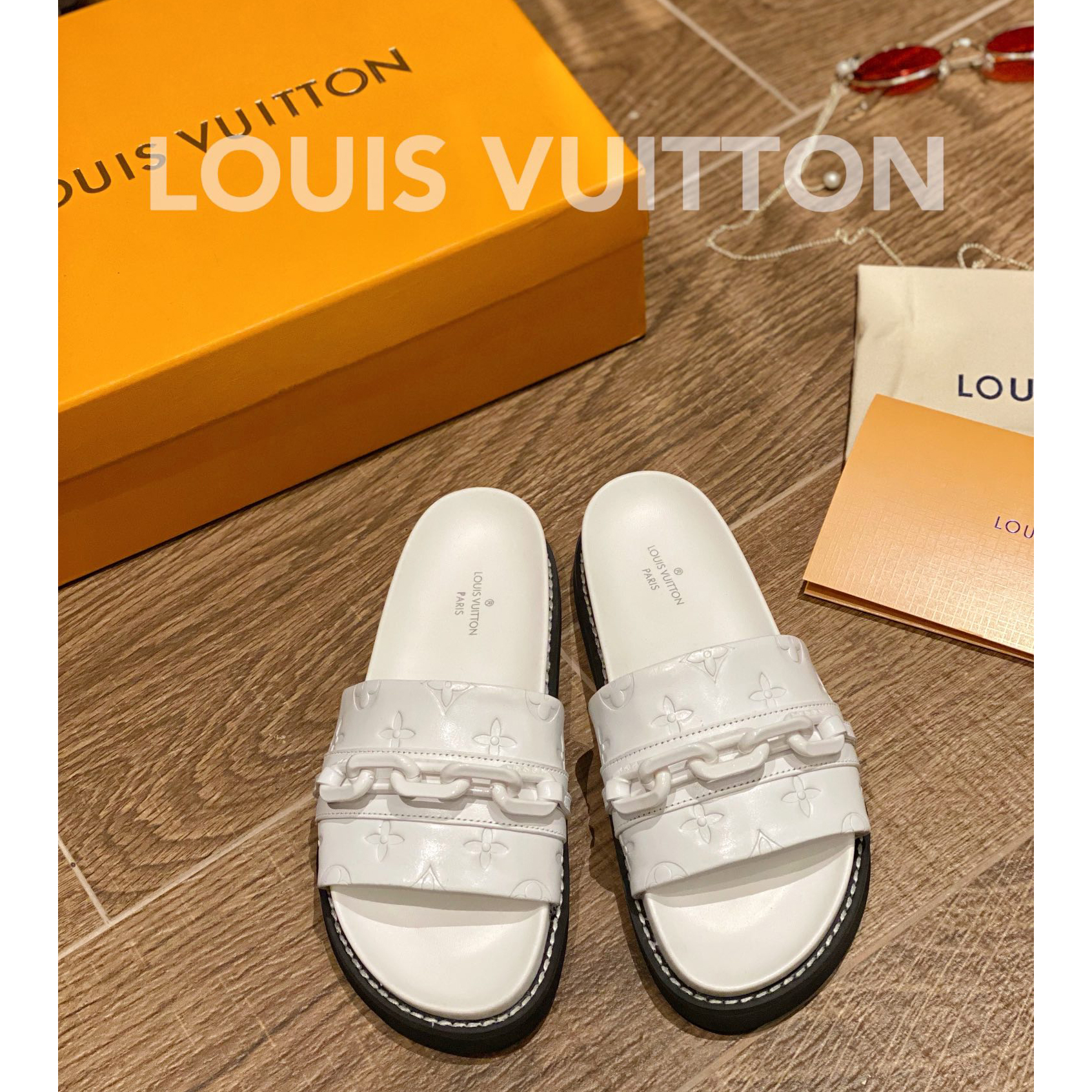 Louis Vuitton Monogram Slipper - FashionPlug