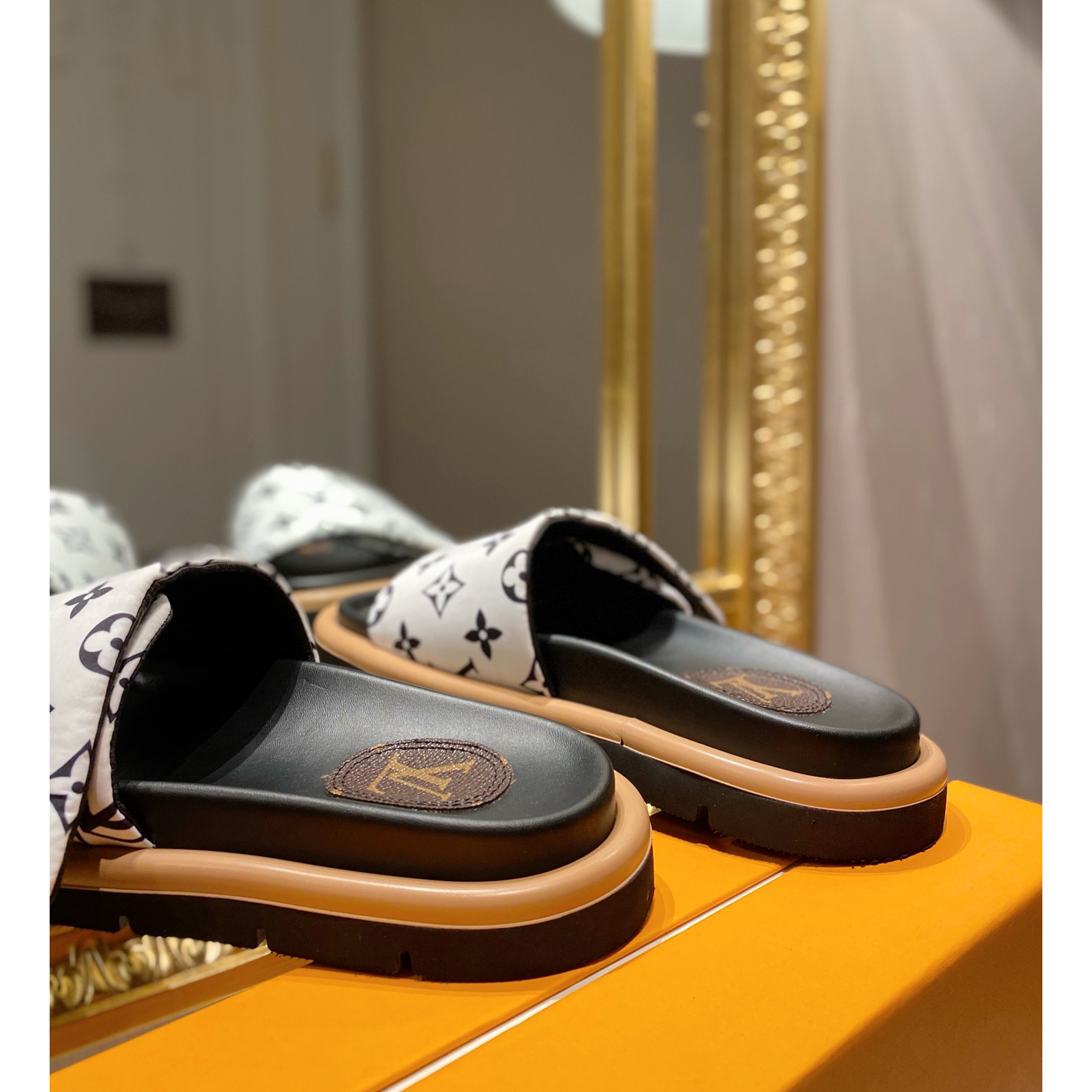 Louis Vuitton Pool Pillow Comfort Mules - FashionPlug