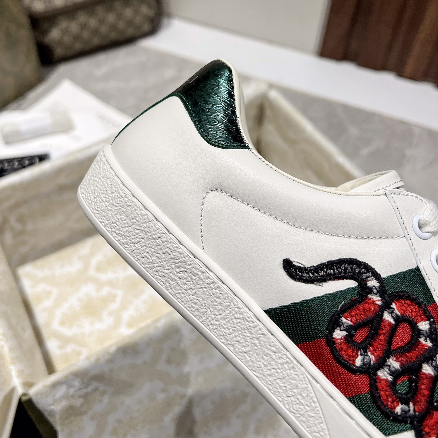 Gucci Snake Logo  Basket Sneaker - FashionPlug