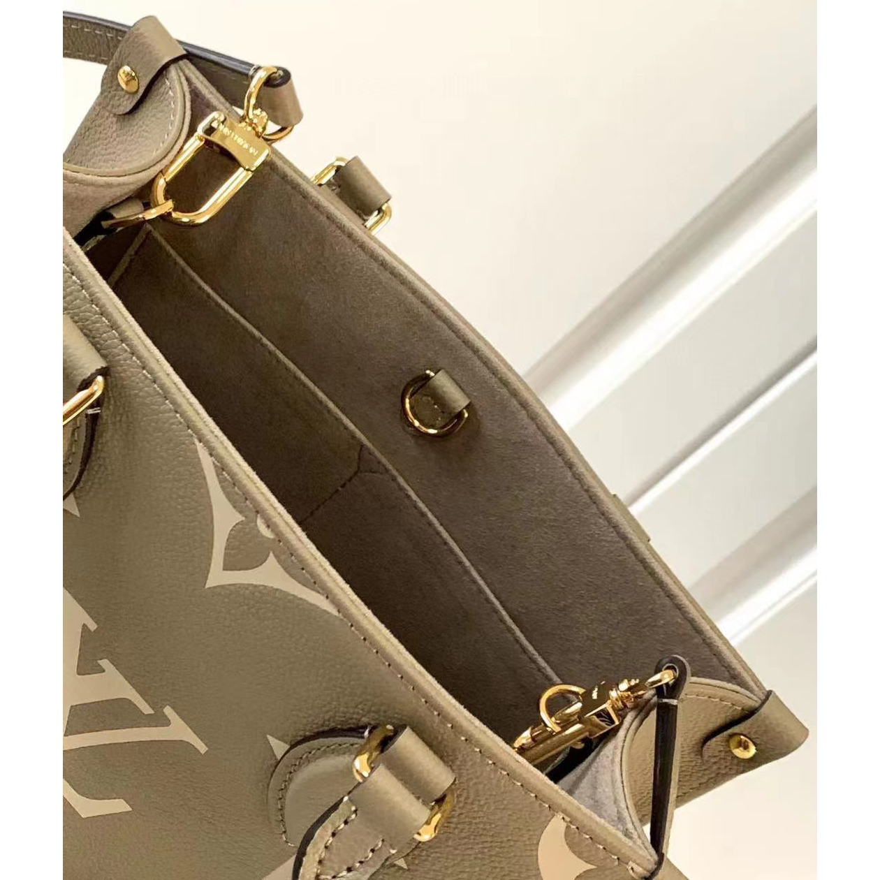 Louis Vuitton Onthego PM Monogram Handbag(25-19-11.5cm)   M45779 - FashionPlug