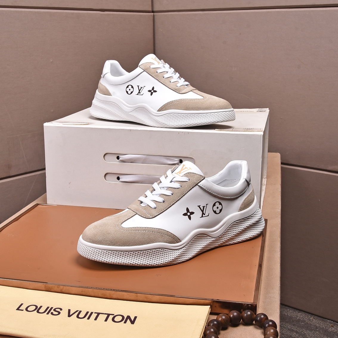 Louis Vuitton Men's Logo Sneaker - FashionPlug