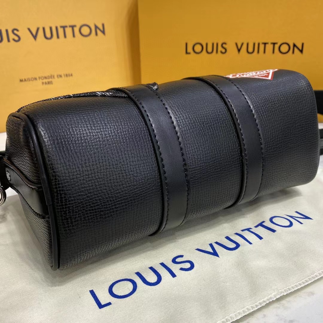 Louis Vuitton  Monogram Drip Handbag(21-12-9cm) - FashionPlug