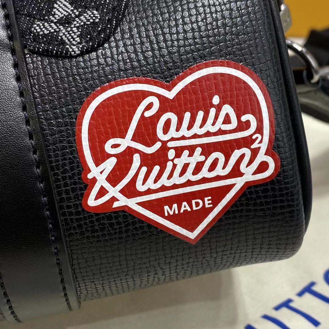 Louis Vuitton  Monogram Drip Handbag(21-12-9cm) - FashionPlug