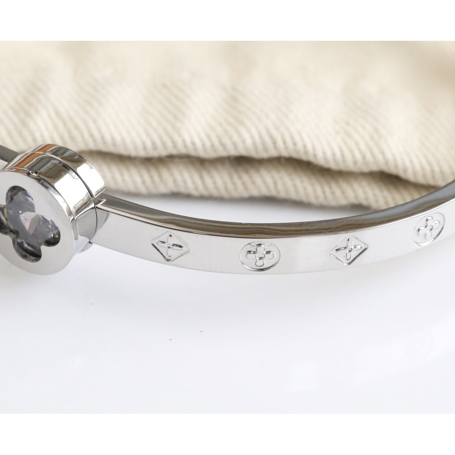 Louis Vuitton Bracelet - FashionPlug