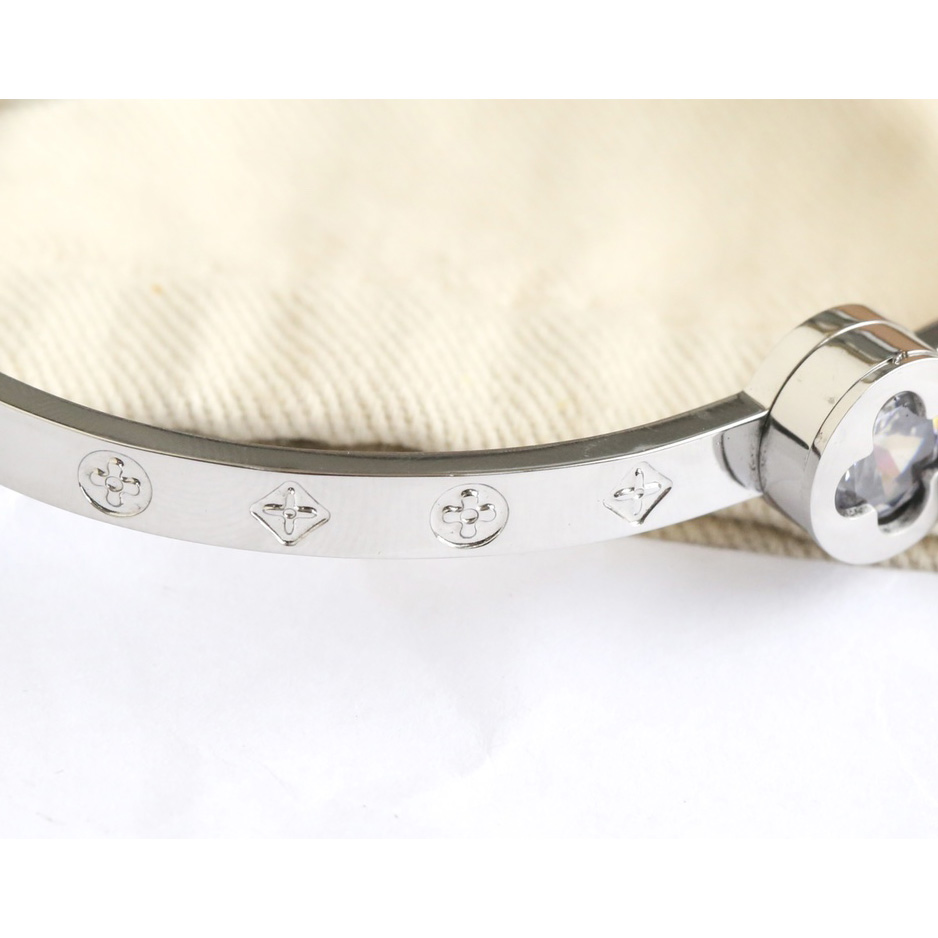 Louis Vuitton Bracelet - FashionPlug