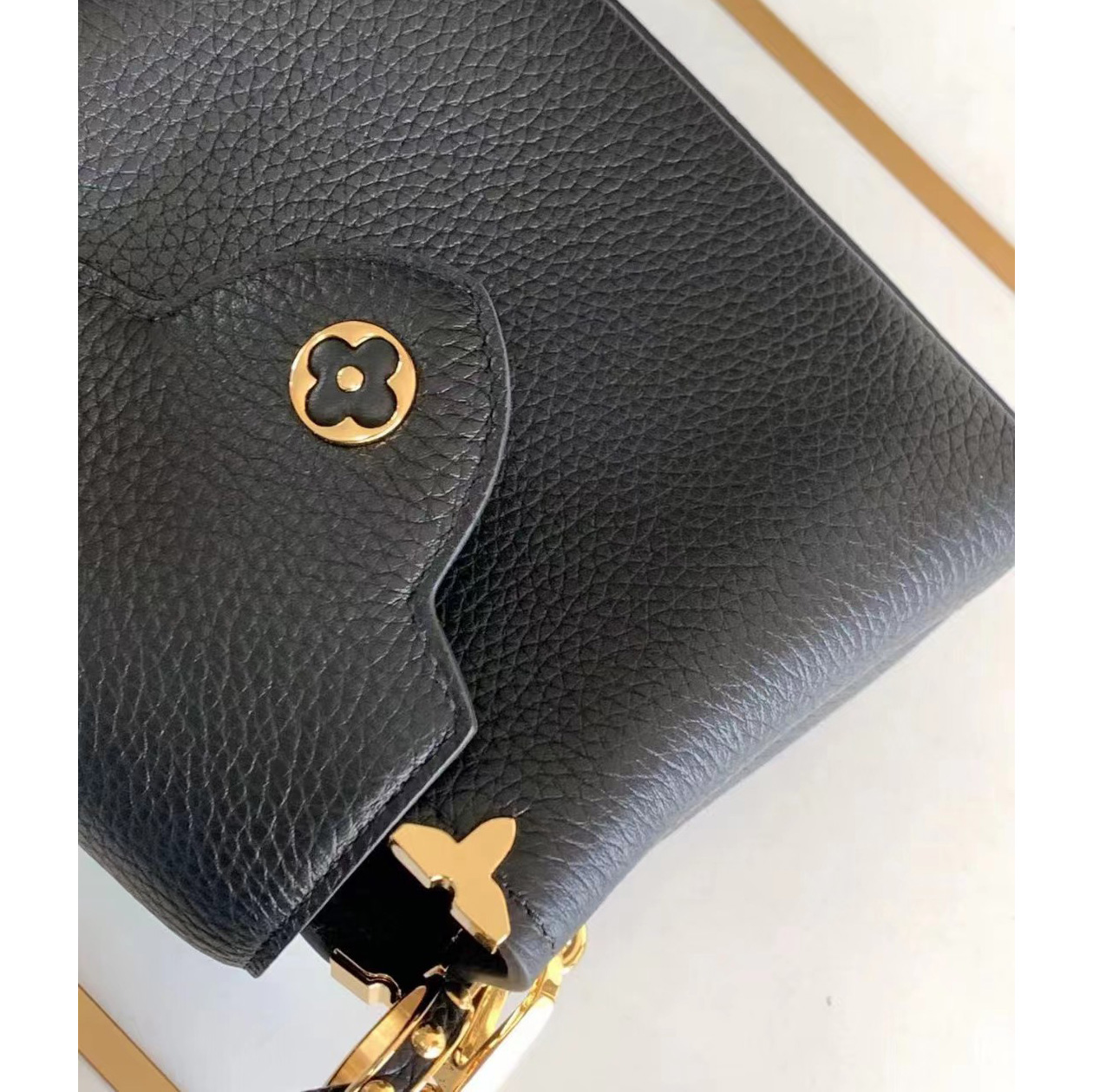 Louis Vuitton Capucines Mini Bag(21-14-8cm)   M56669 - FashionPlug