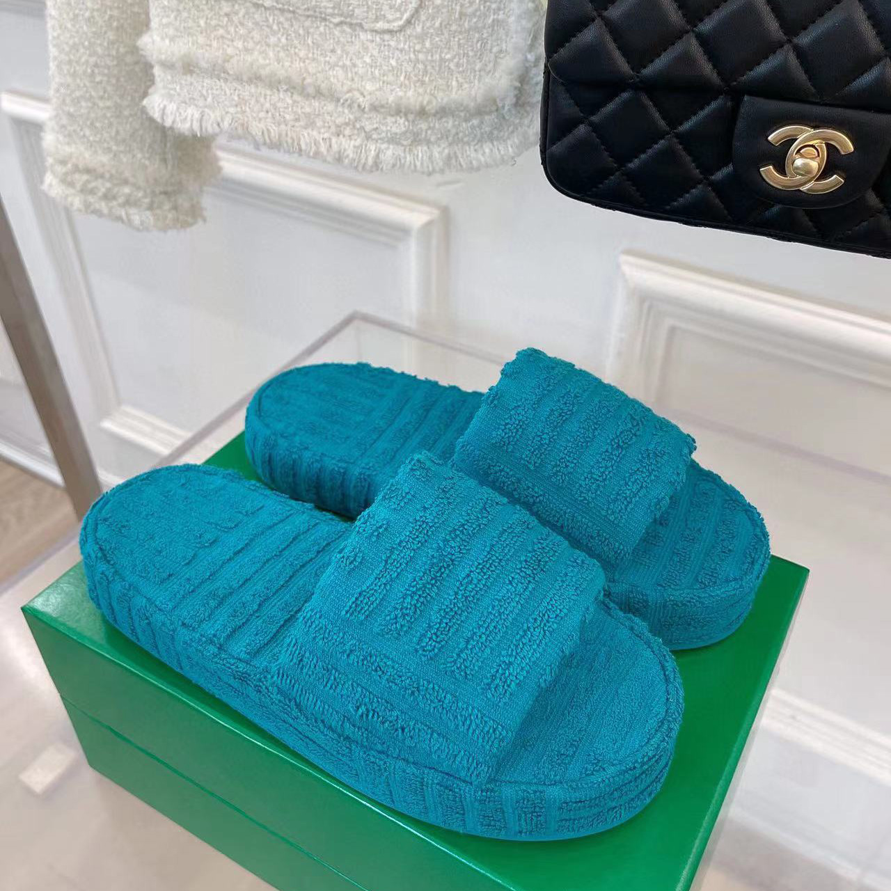 Bottega Veneta Resort Sponge Sandals - FashionPlug