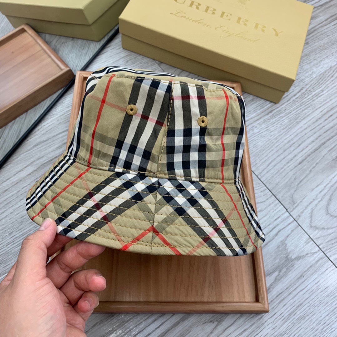 Burberry Vintage Check Cotton Bucket Hat - FashionPlug