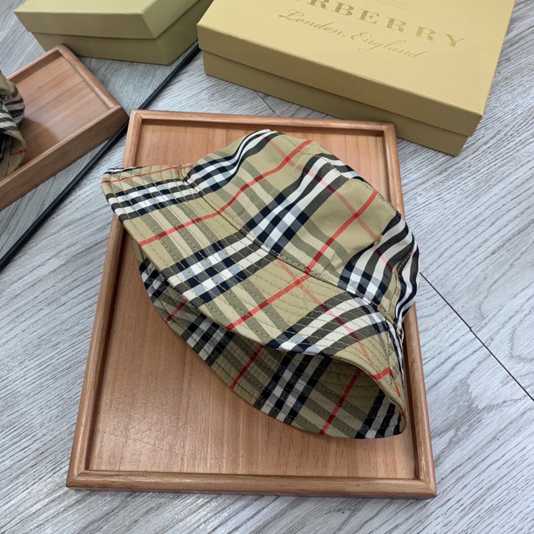Burberry Vintage Check Cotton Bucket Hat - FashionPlug